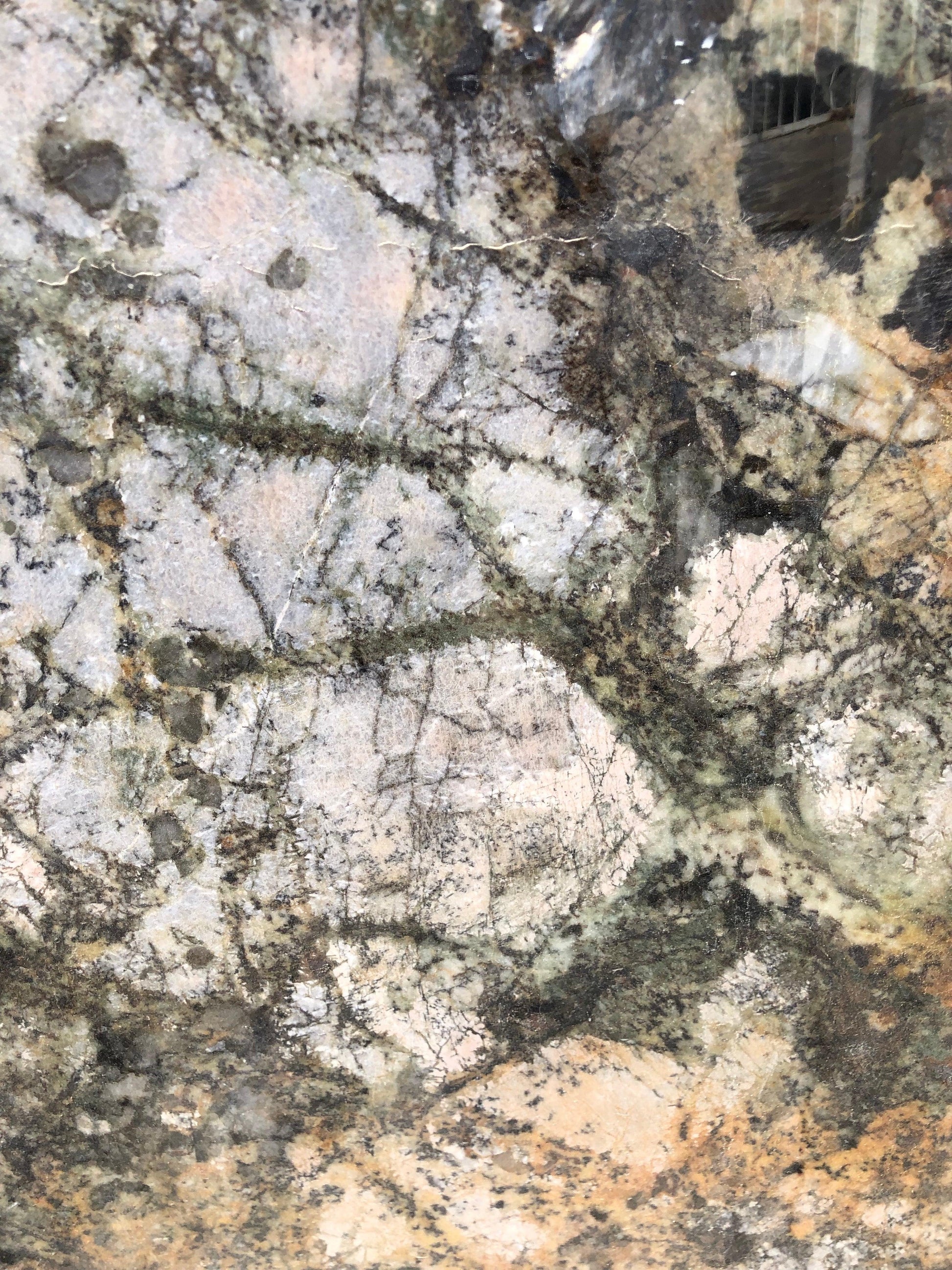 2cm, Glossy, gold, Granite, green, Light Veins, Remnant Quartz Remnants